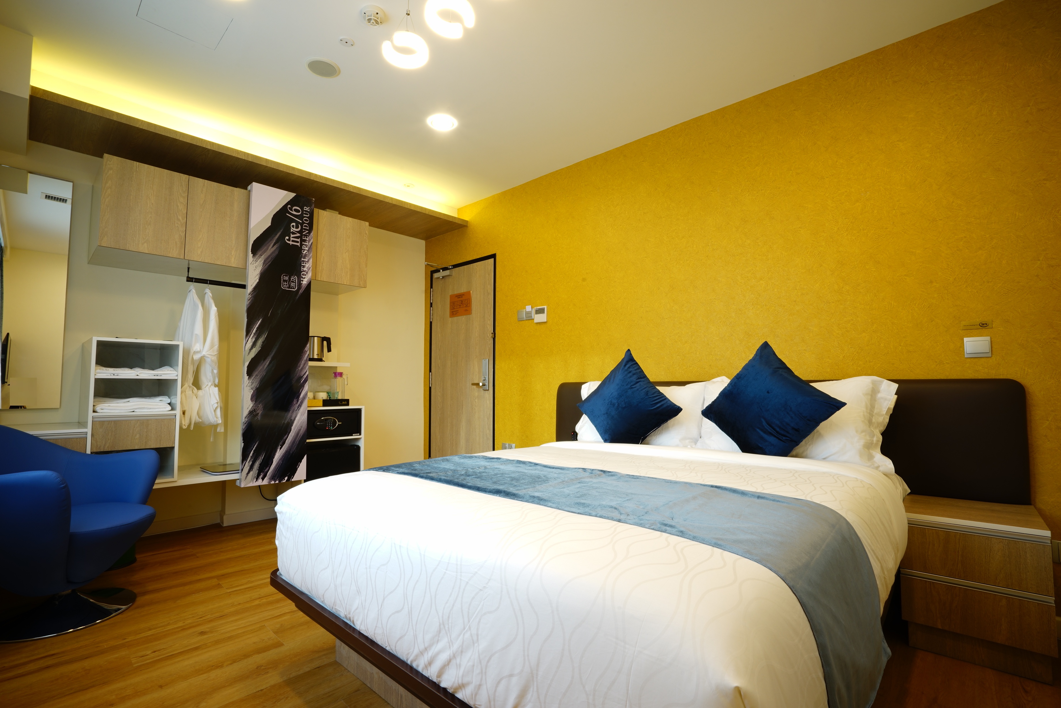 Superior Artist Room  Queen Serta Bed five 6 Hotel Splendour